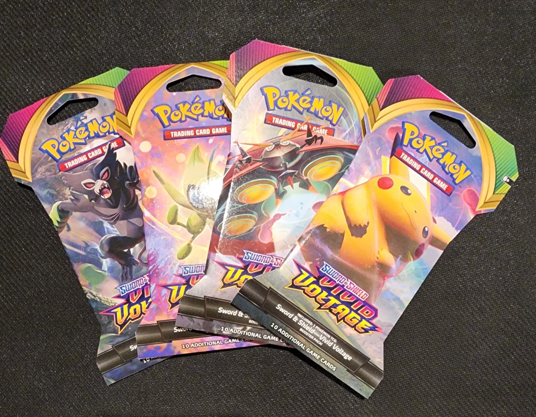 50 vivid voltage pokemon sleeved deals booster packs